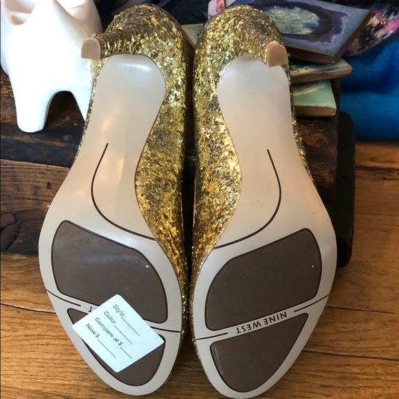 Like new Nine West gold sparkle pumps - Picture 4 of 4